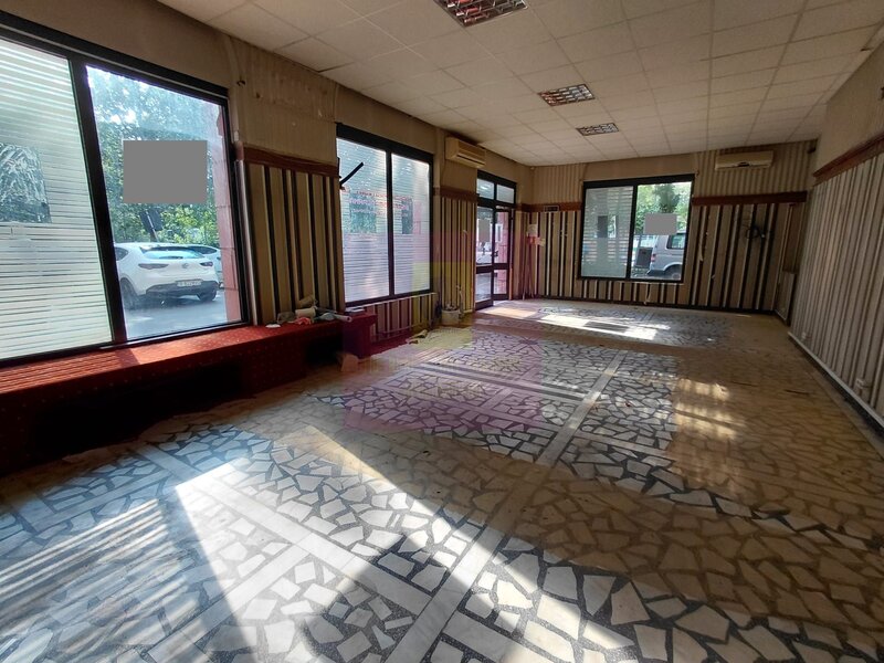 Basarabia spatiu comercial stradal