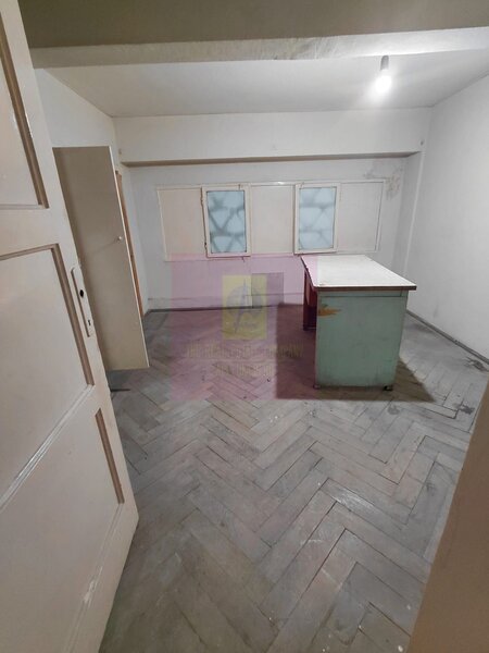 Basarabia spatiu comercial stradal
